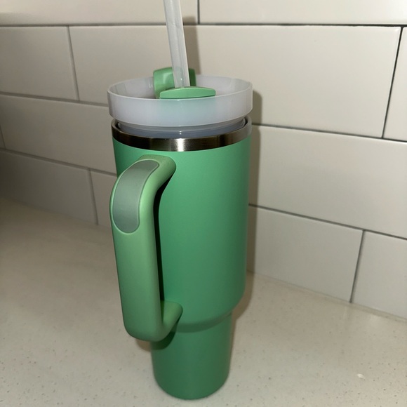 Stanley Green Tumbler with Handle - Picture 7 of 10